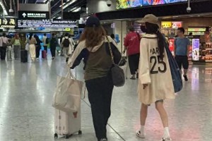 杨幂低调现身香港引猜测：为谢霆锋演唱会还是探望小糯米？