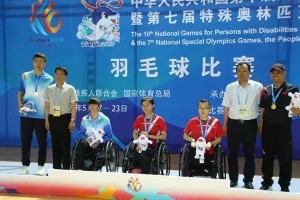 15岁世界冠军刘禹彤：轮椅羽毛球传奇之路