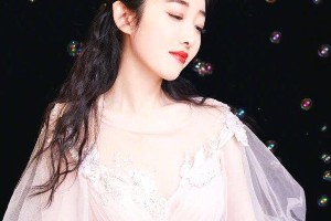 蒋梦婕粉色纱裙造型惊艳 演绎优雅公主风