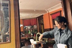 贾玲43岁生日造型引热议：瘦身100斤后的气质蜕变