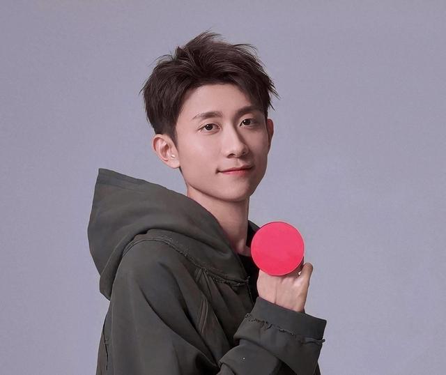 张一山：从童星到争议演员的演艺之路