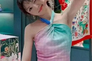 田曦薇挂脖吊带造型美出新高度，时尚搭配惊艳全场