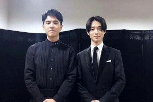 刘昊然山崎贤人爱奇艺尖叫之夜同框，破次元壁合照引热议